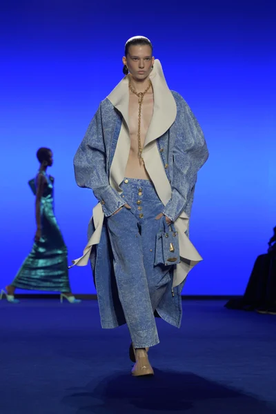 Look 25